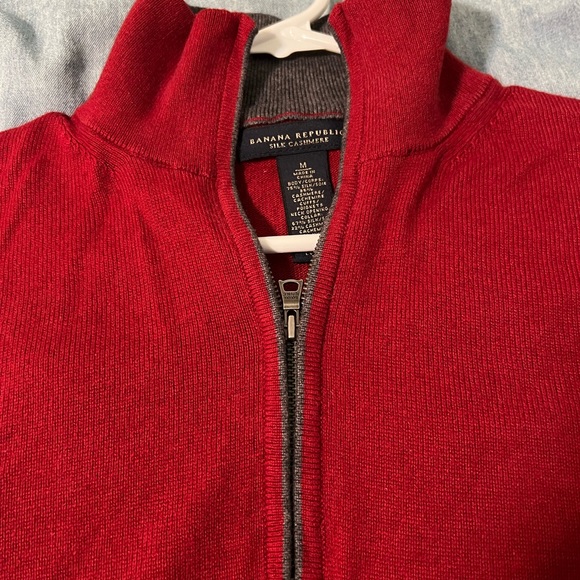 Banana Republic silk cashmere zip T sweater. Red. Mens medium. - Picture 4 of 9